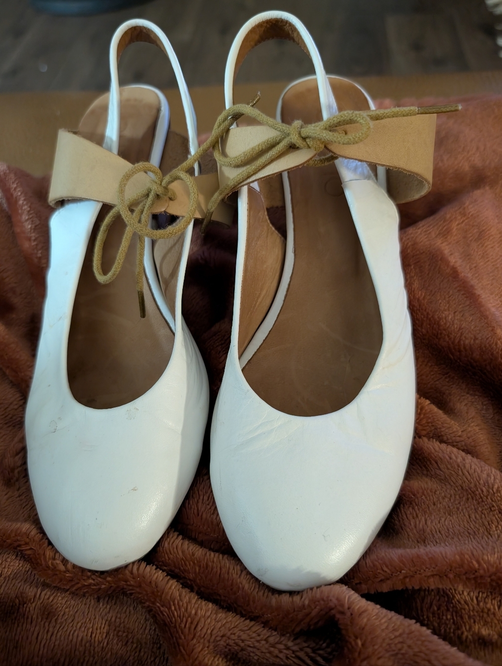 Bueno Nanci Slingback Heels - Picture 9 of 9